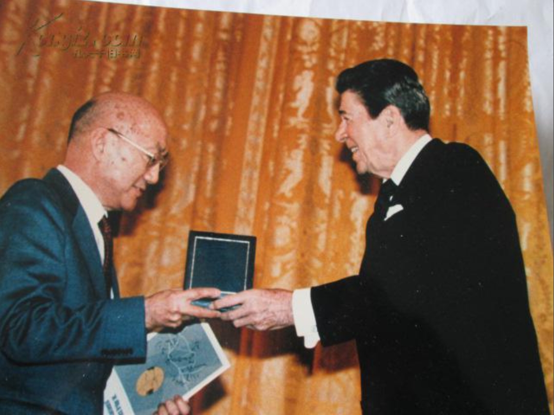 1727109806273636.png 0103-1986年,林同炎获得美国总统里根在白宫办法的国家科学奖章.png